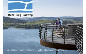 Die Aussichtsplattform Biggeblick ermöglicht einen schönen Blick auf den Biggesee und die Landschaft.