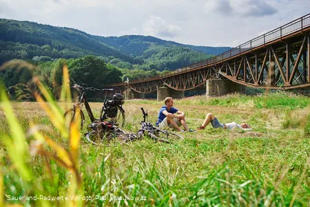 Eine kleine Pause bei der Radtour an der Fischbauchträgerbrücke Böddinghausen.