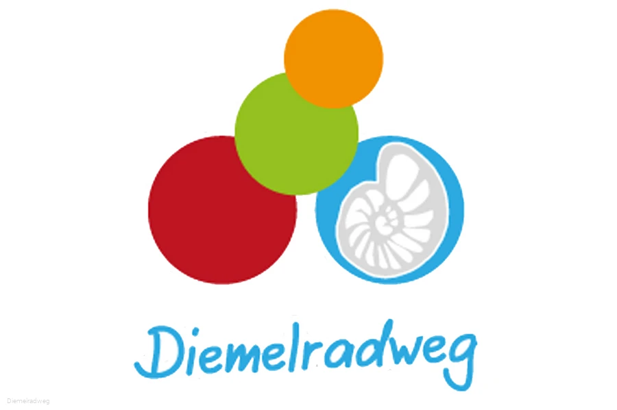 Der Diemelradweg führt dich  am Flusslauf entlang und durch die herrliche Landschaft.