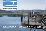 Die Aussichtsplattform Biggeblick ermöglicht einen schönen Blick auf den Biggesee und die Landschaft.
