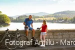 Zwei Radfahrer an der Diemelsee Staumauer