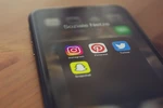 Social Media Smartphone_Pixbay_Shutter_Speed.jpg